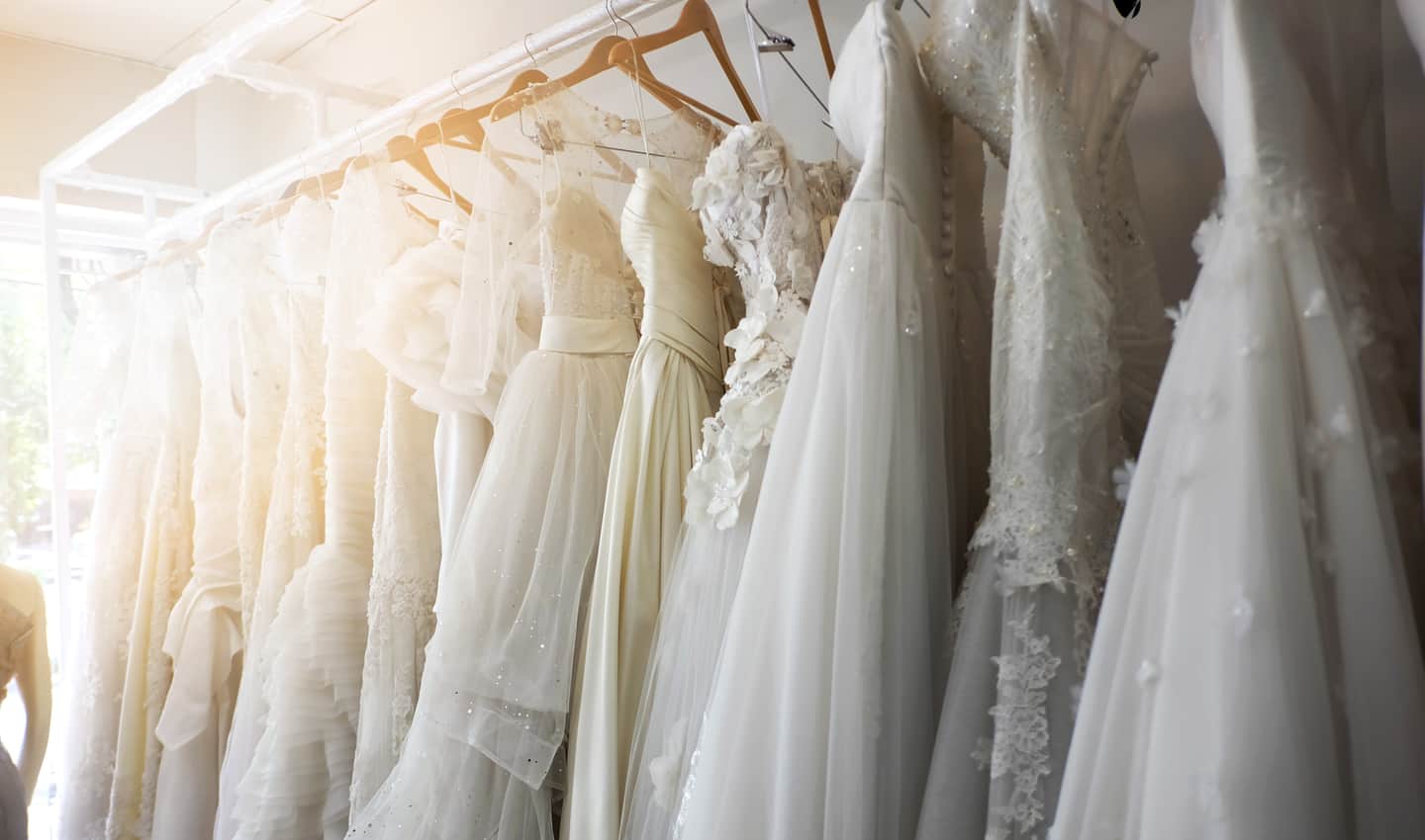  5 najboljših mest za prodajo poročnih oblek na spletu